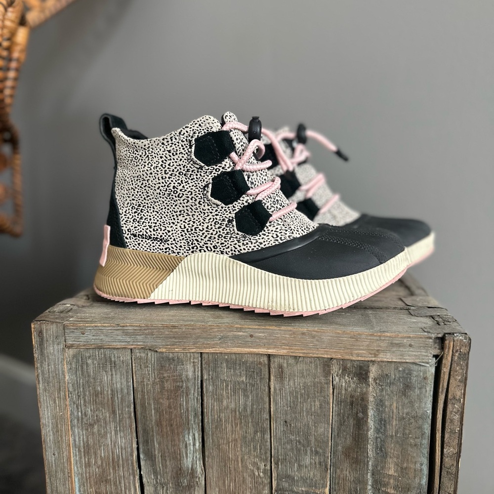 Gently Worn Little Girl Sorel Snow Boots